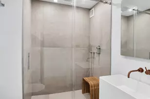 190 E 72nd St, New York City, NY 10021 - Photo 4