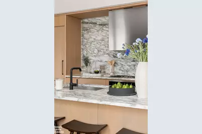 517 W 29th Street #PHC, New York City, NY 10001 - Photo 8