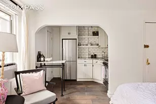 118 Perry St, New York City, NY 10014 - Photo 1
