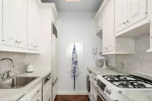 58 W 58th St, New York City, NY 10019 - Photo 6