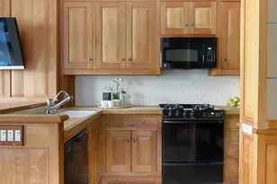 8 Pierrepont St, New York City, NY 11201 - Photo 4