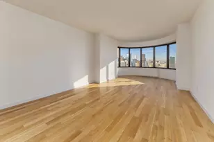 330 E 38th St, New York City, NY 10016 - Photo 2