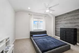 78 Sperry Pl, New York, NY 10312 - Photo 14