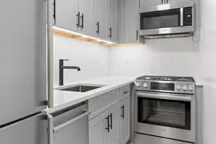399 E 72nd St, New York City, NY 10021 - Photo 4
