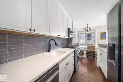 303 W 66th Street #10CW, New York City, NY 10023 - Photo 2