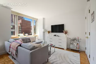 404 E 76th St, New York City, NY 10021 - Photo 2