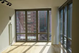310 W 52nd St, New York City, NY 10019 - Photo 4