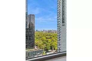 322 W 57th St, New York City, NY 10019 - Photo 4