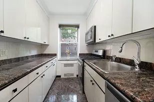 915 E 17th St, New York City, NY 11230 - Photo 6