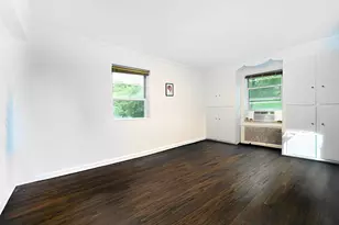 915 E 17th St, New York City, NY 11230 - Photo 8
