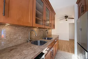 920 E 17th St, New York City, NY 11230 - Photo 2