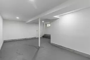 21-52 48th St, New York City, NY 11105 - Photo 22