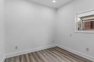 21-52 48th St, New York City, NY 11105 - Photo 16