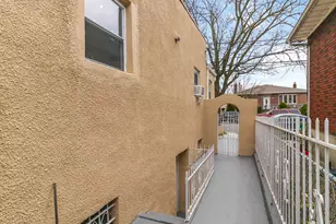21-52 48th St, New York City, NY 11105 - Photo 24