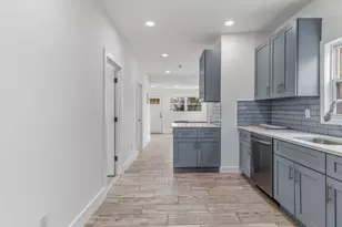 21-52 48th St, New York City, NY 11105 - Photo 14