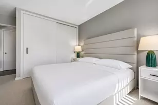 200 E 61st St, New York City, NY 10065 - Photo 4