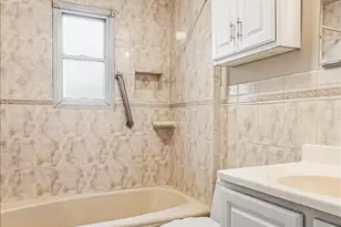 90-43 70th Dr, New York City, NY 11375 - Photo 34