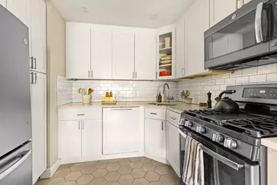 207 Prospect Park SW #3C, New York City, NY 11218 - Photo 2