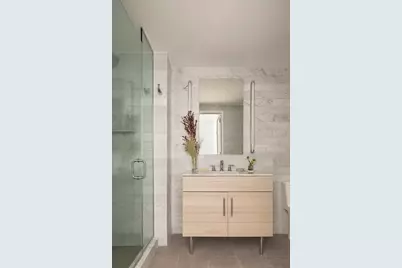 234 E 46th Street #305, New York, NY 10017 - Photo 4