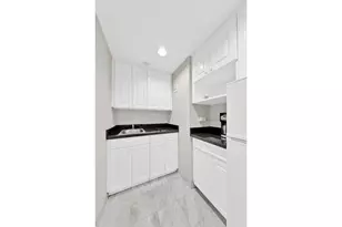 111 E 56th St, New York City, NY 10022 - Photo 4