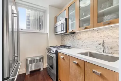 212 E 47th Street #APT24A, New York, NY 10017 - Photo 4