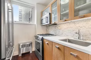 212 E 47th St, New York City, NY 10017 - Photo 4