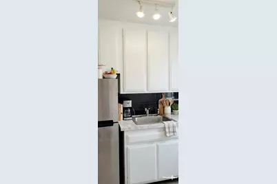 220 E 57th Street #5G, New York, NY 10022 - Photo 4