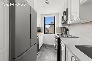 201 E 17th St, New York, NY 10003 - Photo 4