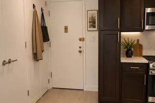 305 E 40th St, New York City, NY 10016 - Photo 4