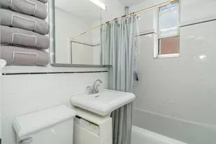 31-85 Crescent St, New York City, NY 11106 - Photo 12