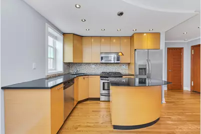 139-09 84th Drive #605, New York City, NY 11435 - Photo 2
