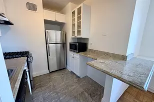 305 E 72nd St, New York City, NY 10021 - Photo 4