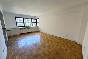 305 E 72nd St, New York City, NY 10021 - Photo 2