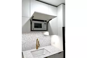 185 Hall St, New York City, NY 11205 - Photo 8