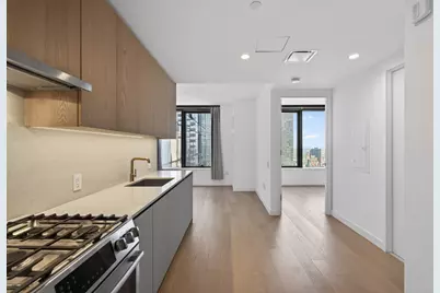 3 Court Square #3305, New York City, NY 11101 - Photo 2