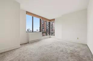 2 Columbus Ave, New York, NY 10023 - Photo 4
