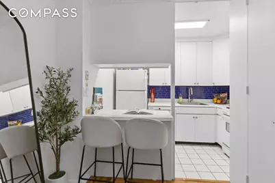 300 E 40th Street #9V, New York, NY 10016 - Photo 2