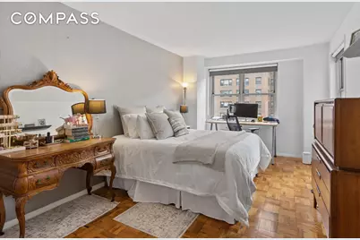 300 E 40th Street #9V, New York, NY 10016 - Photo 4