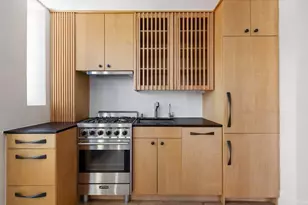 365 W 20th St, New York City, NY 10011 - Photo 4