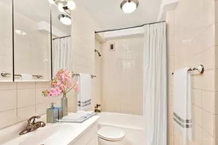 77 W 55th St, New York City, NY 10019 - Photo 6