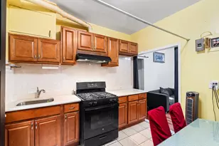 21-05 33rd St, New York City, NY 11105 - Photo 6
