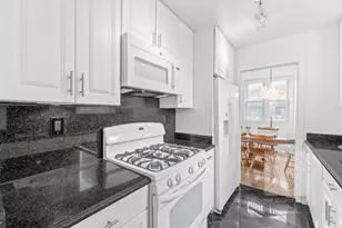 201 E 36th St, New York City, NY 10016 - Photo 6