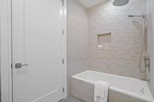 21-31 Shore Blvd, New York City, NY 11105 - Photo 16