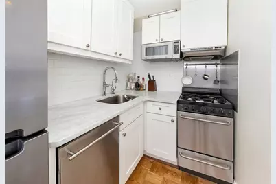 210 E 15th Street #8P, New York City, NY 10003 - Photo 4