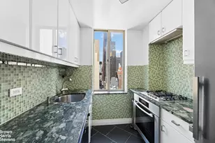 236 E 47th St, New York City, NY 10017 - Photo 6