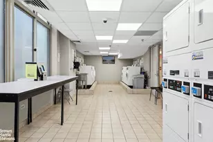 236 E 47th St, New York City, NY 10017 - Photo 14