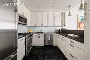 131 E 81st St, New York, NY 10028 - Photo 4