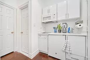 226 W 13th St, New York, NY 10011 - Photo 6
