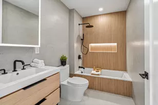371 Hawthorne St, New York City, NY 11225 - Photo 8