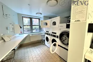 516 W 47th St, New York City, NY 10036 - Photo 4